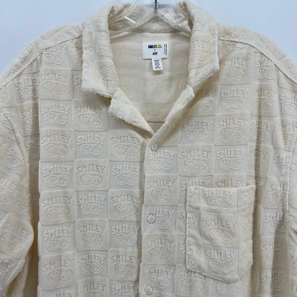 H&M Smiley Face Button Up Shirt Men XL Beige Geometric Square Print Short Sleeve